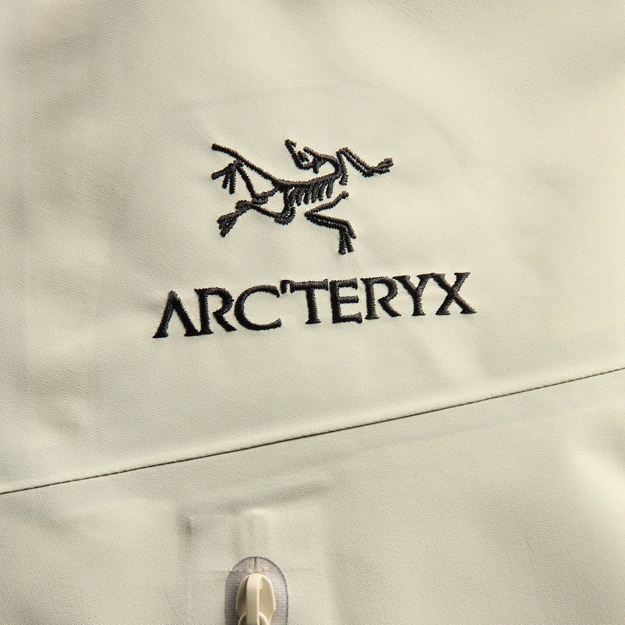 Arc'teryx Alpha SV Jacket - Sea Salt / Black - Image 3
