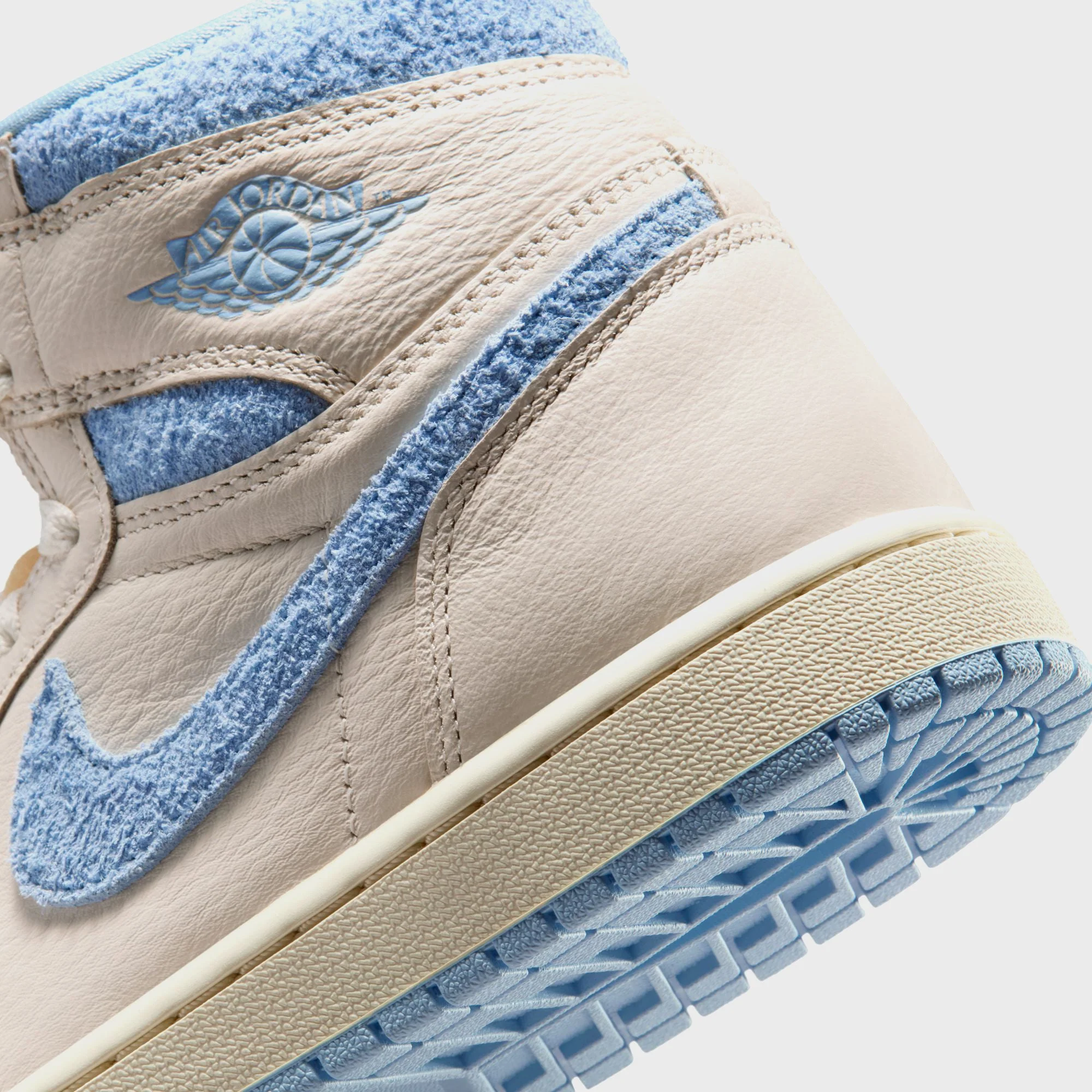 Jordan WMNS Air Jordan 1 Retro High OG - Pale Ivory / Psychic Blue / Coconut Milk - Image 8