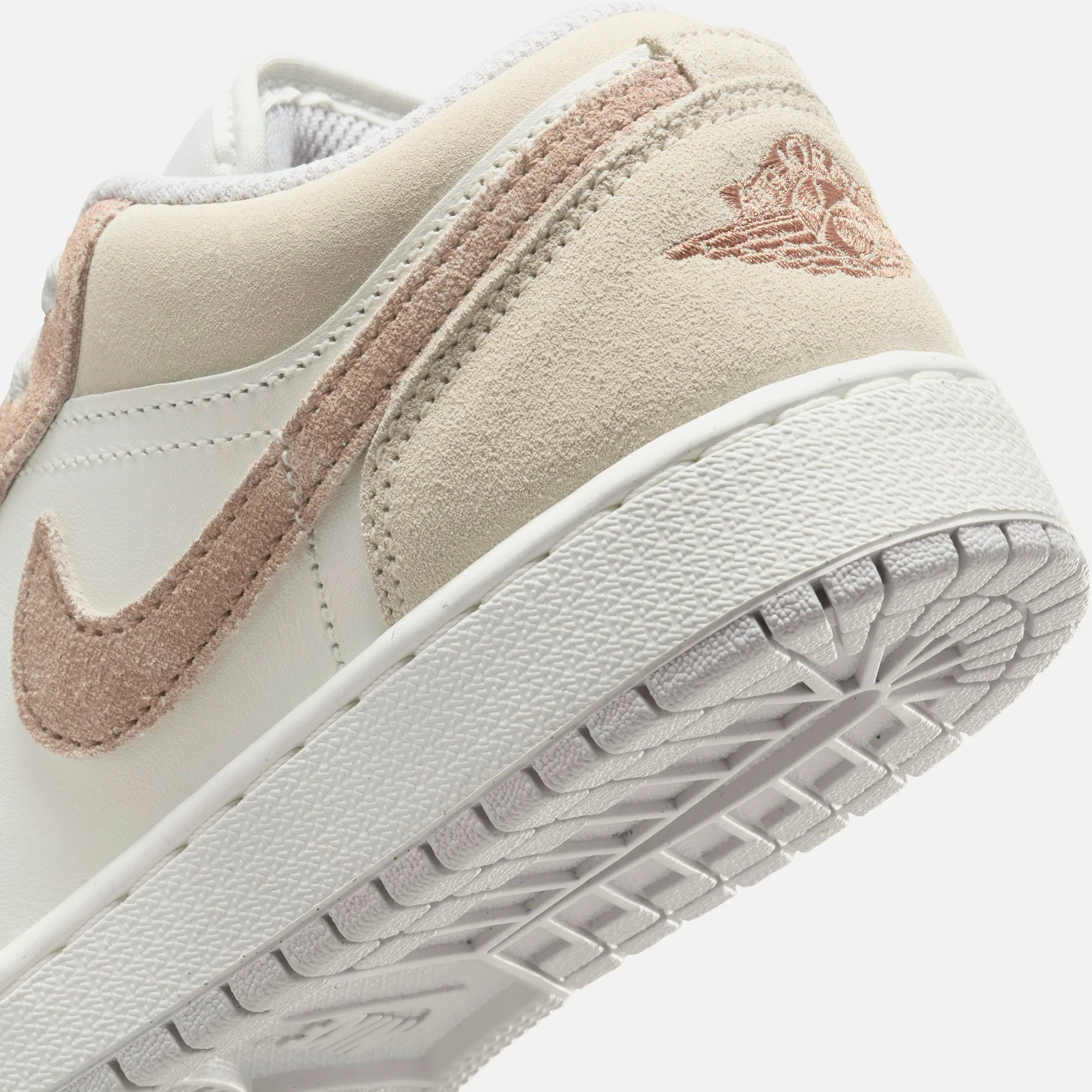 Nike GS Air Jordan 1 Low SE - Legend Light Brown / Archaeo Brown  / Sail / Neutral Grey - Image 8