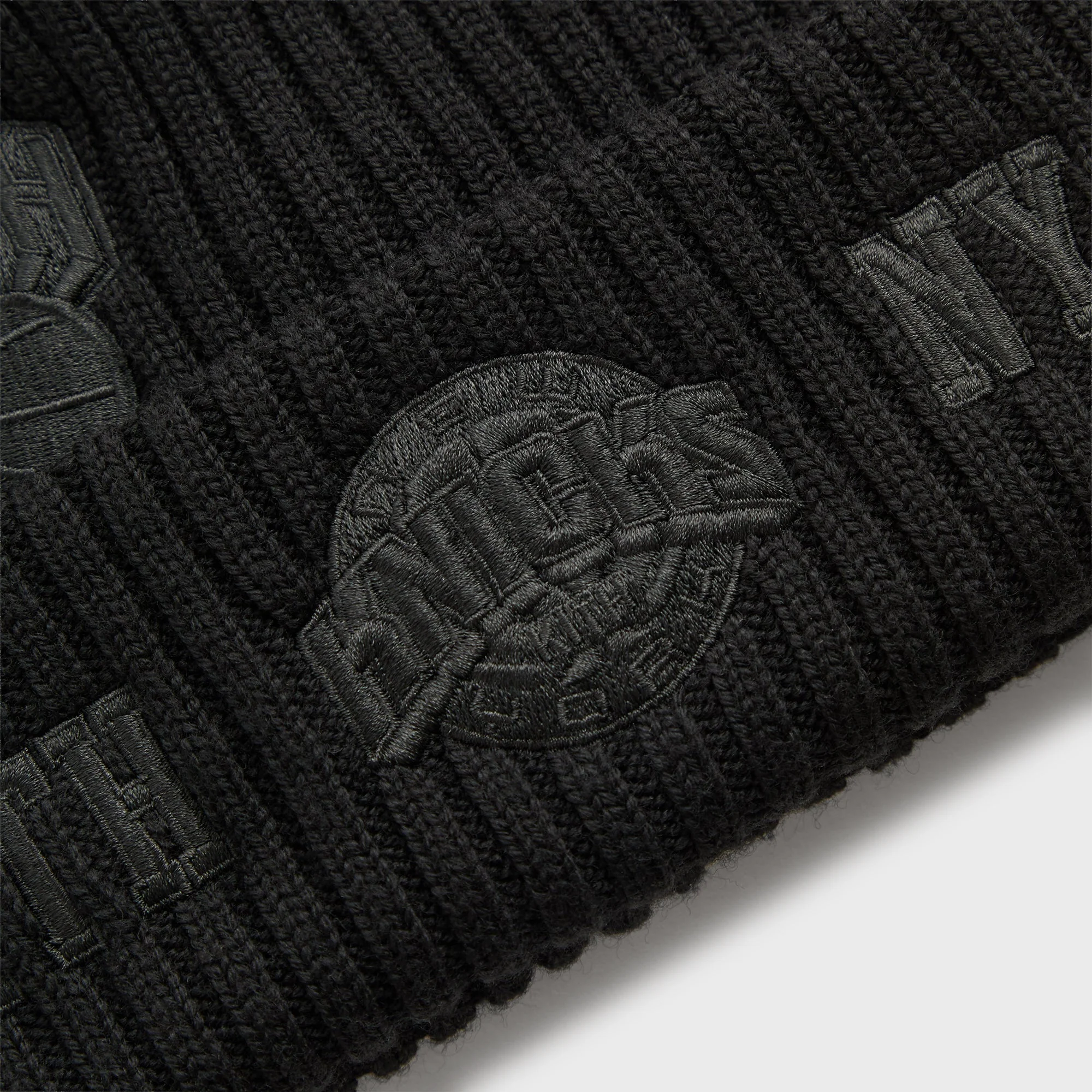 Kith & New Era for the New York Knicks All Over Patches Knit Beanie - Black - Image 4