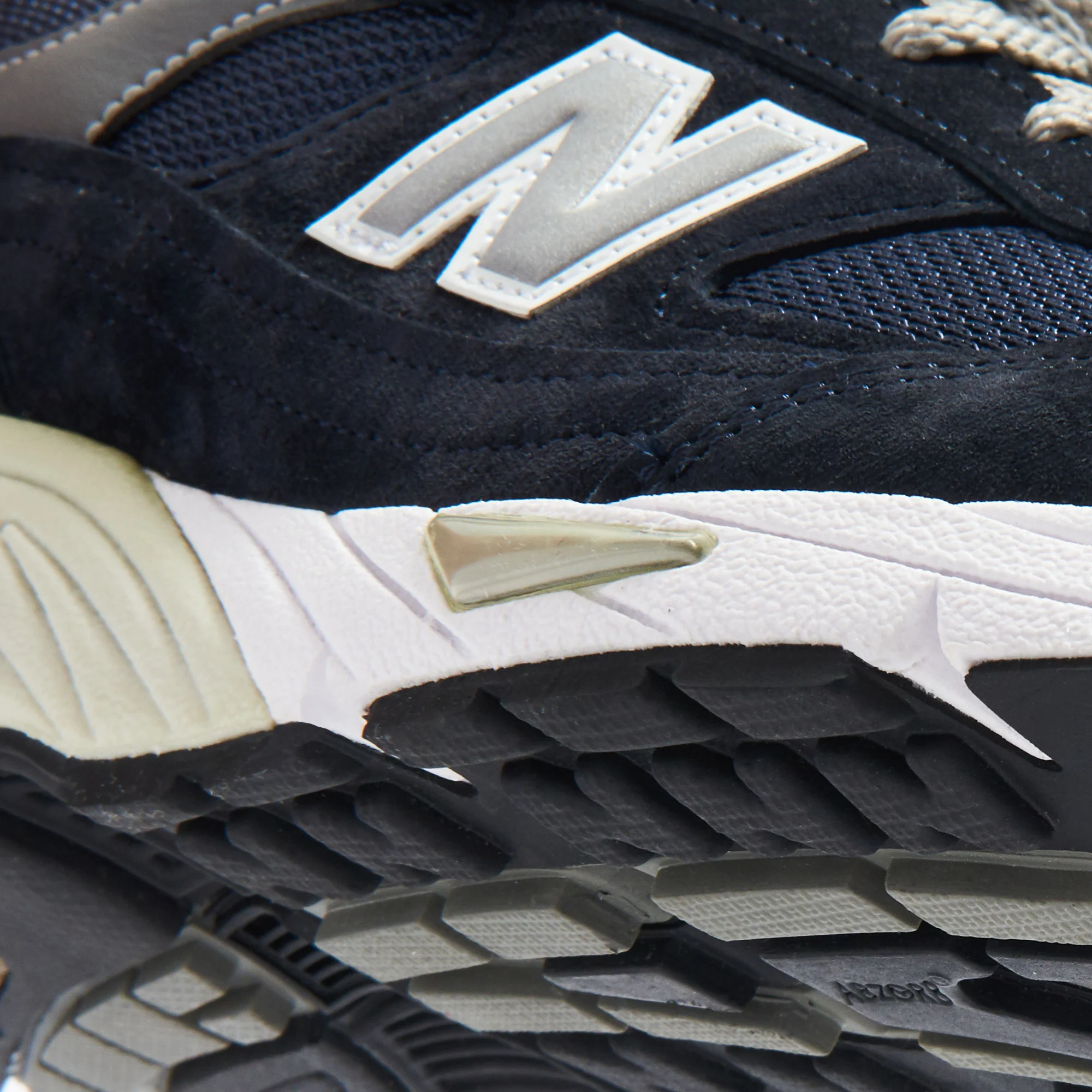 New Balance Made in UK 991 - Navy / White - Image 4