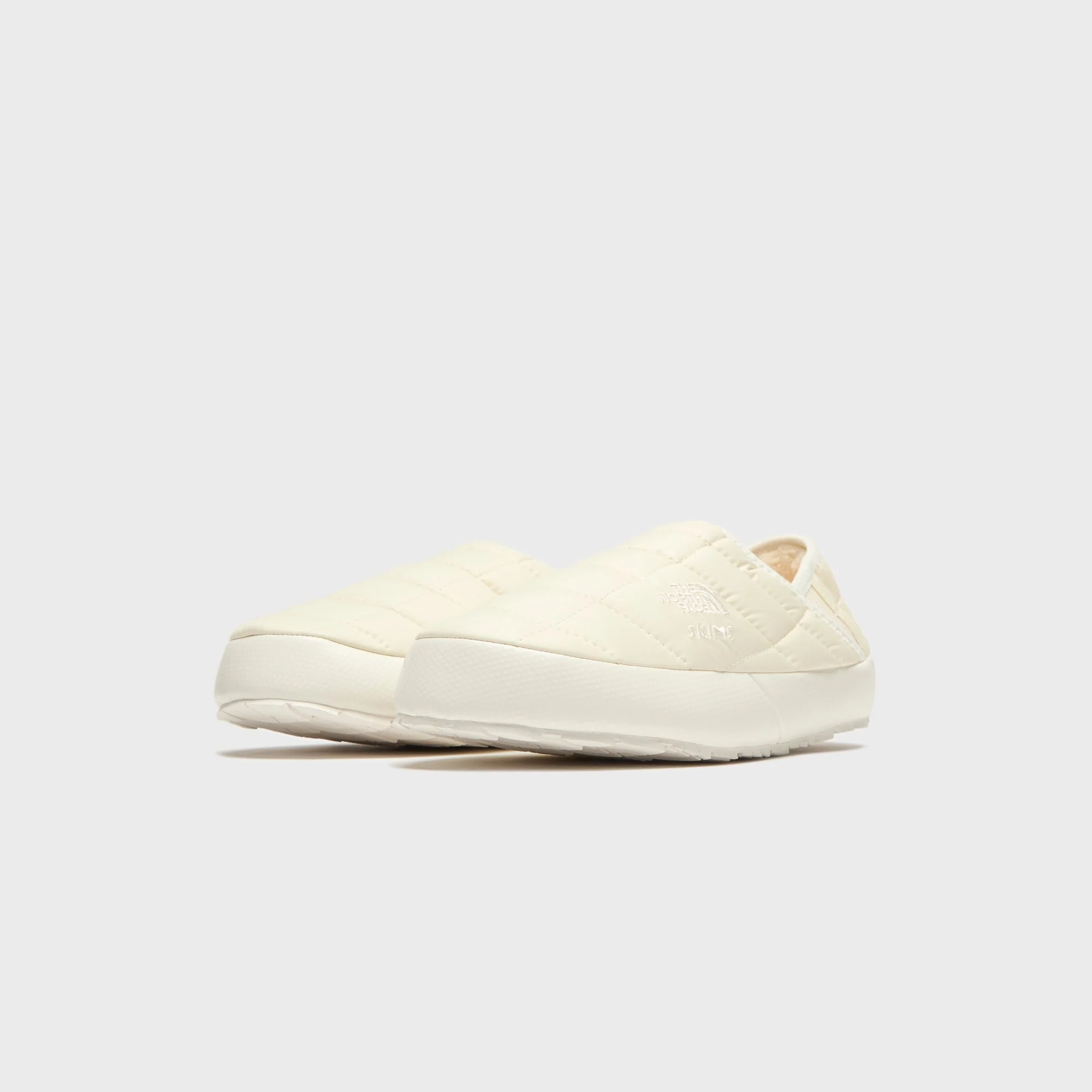 The North Face x SKIMS WMNS Thermoball Traction Mule V - Bone - Image 2