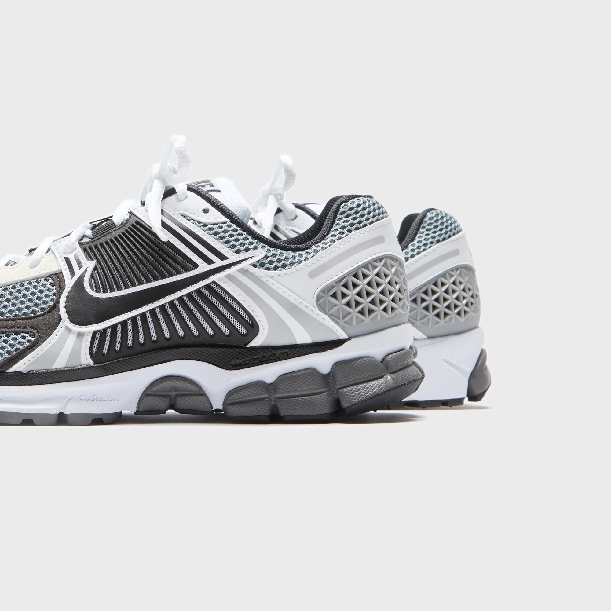 Nike Zoom Vomero 5 SE SP - Dark Grey / White / Sail / Black - Image 3