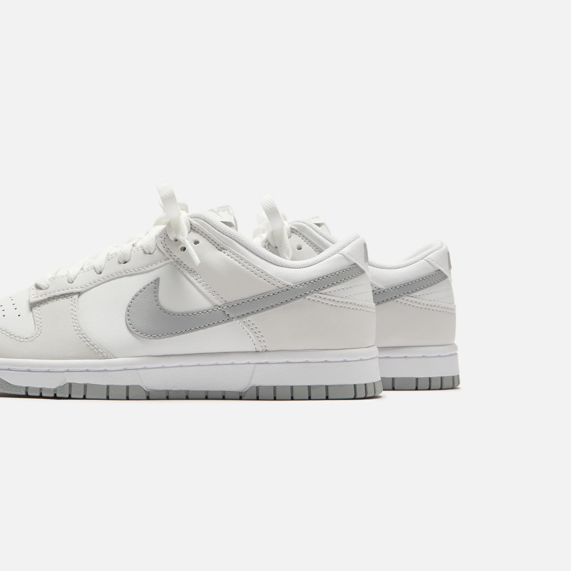 Nike Dunk Low Retro - Summit White / Light Smoke Grey / Platinum - Image 3