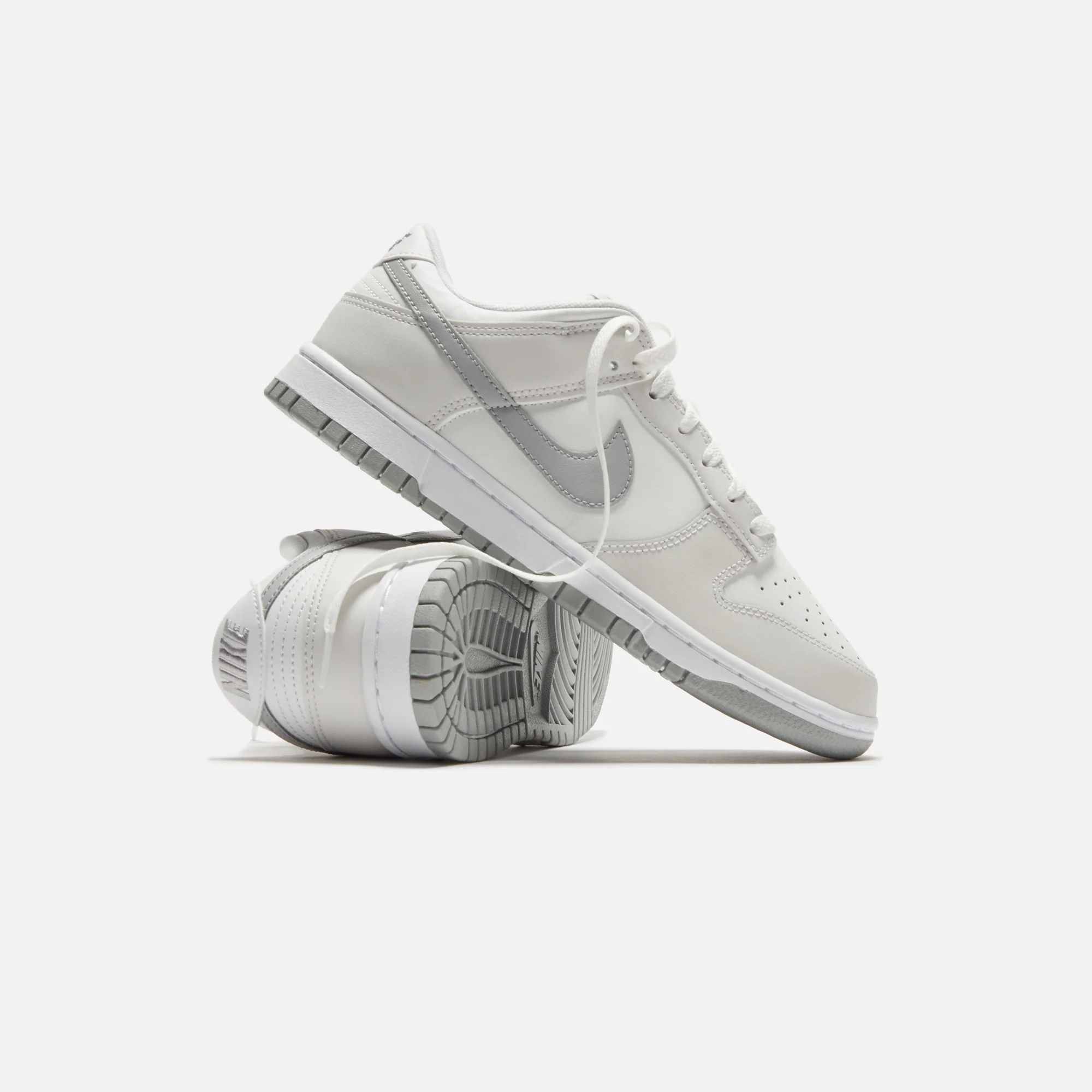 Nike Dunk Low Retro - Summit White / Light Smoke Grey / Platinum - Image 4