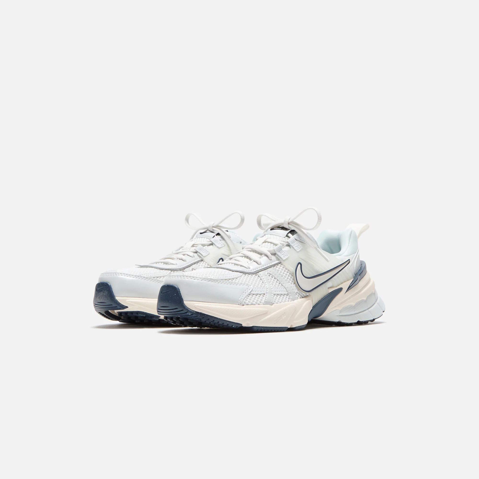 Nike WMNS V2K Run - Platinum Tint / Platinum Tint / Pure Platinum - Image 2