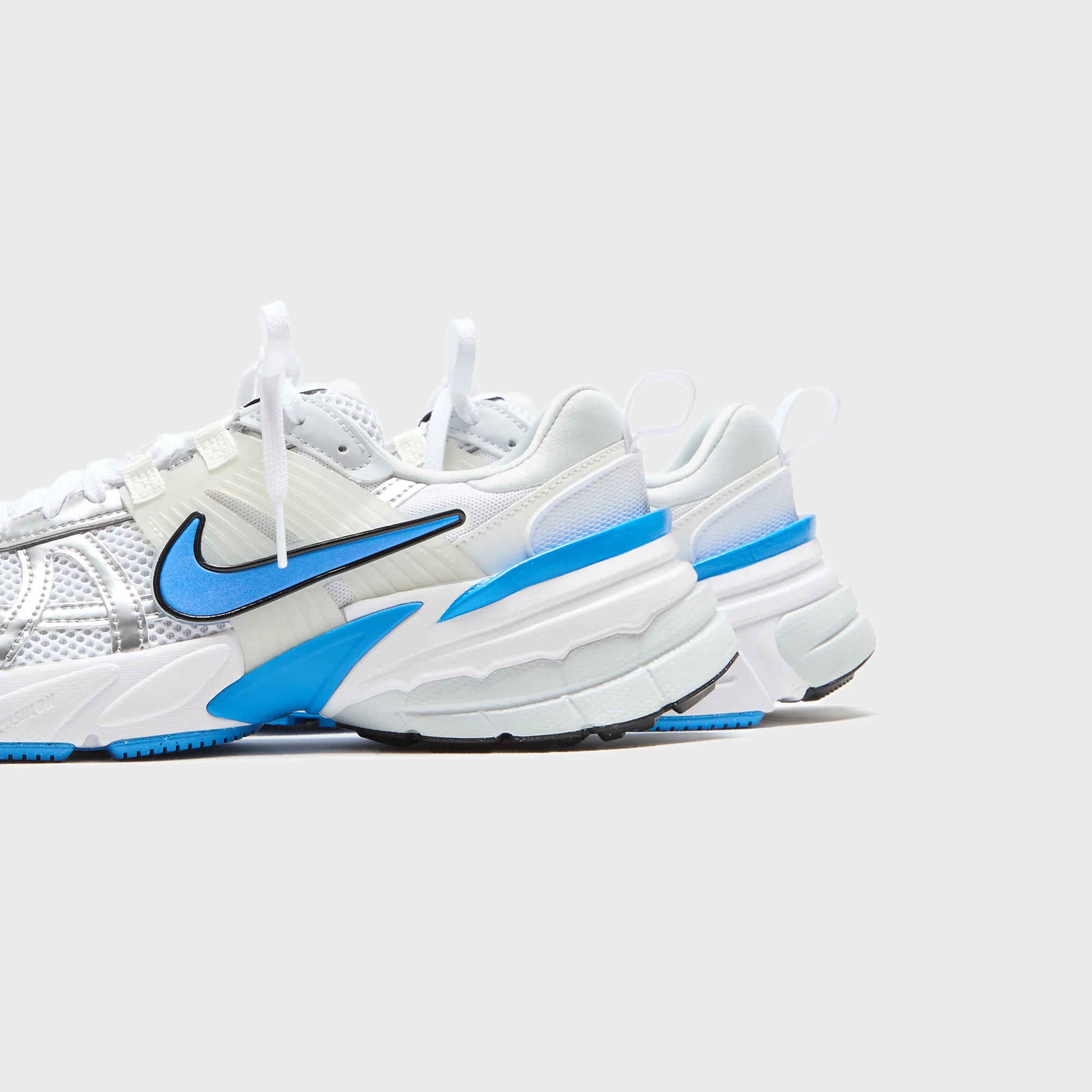 Nike WMNS V2K Run - White / Pure Platinum / Summit White / Light Photo Blue - Image 3