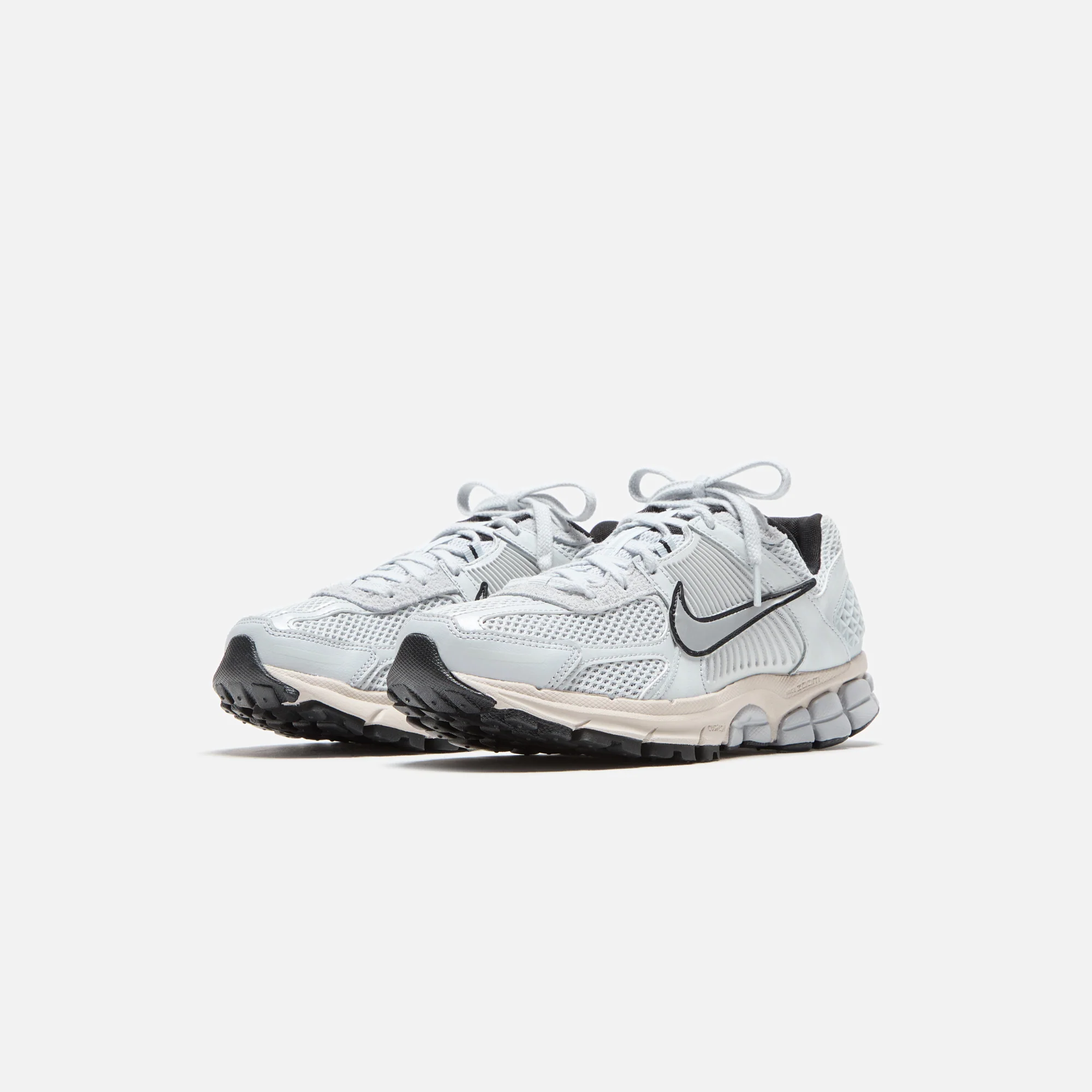 Nike WMNS Zoom Vomero 5 - Pure Platinum / Light Orewood Brown / Wolf Grey / Chrome - Image 2