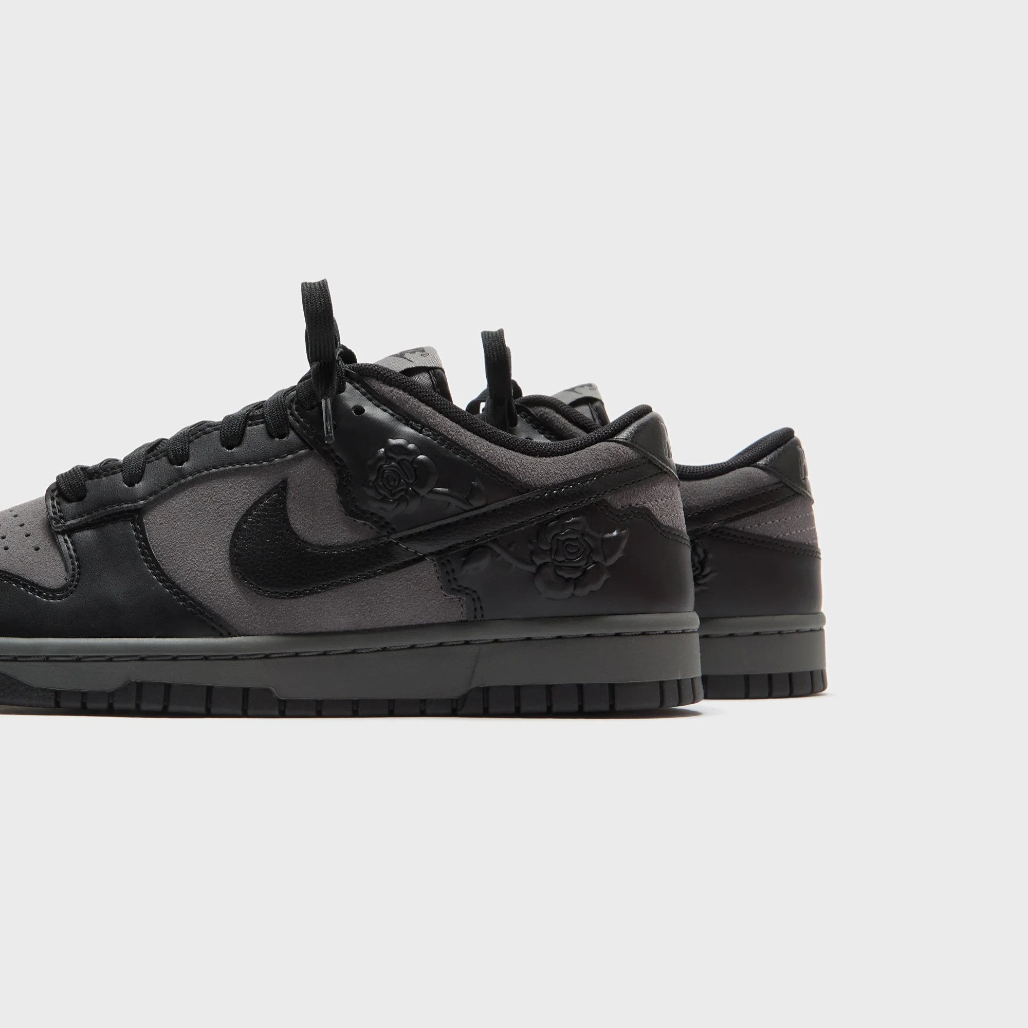 Nike WMNS Dunk Low SE - Iron Grey / Black / Iron Grey - Image 3