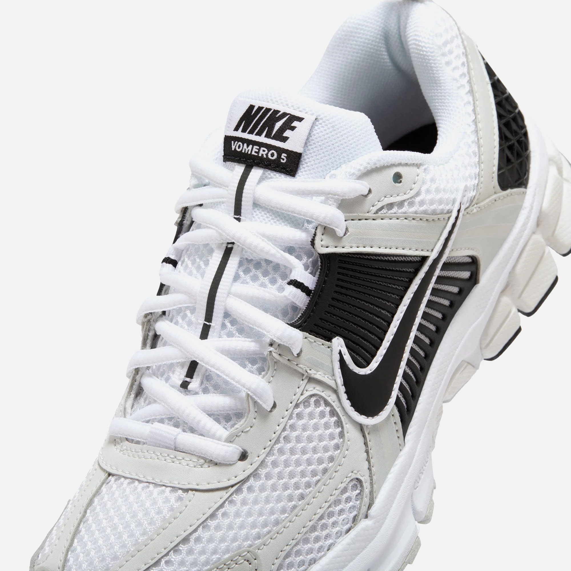 Nike GS Zoom Vomero 5 - White / Black / Platinum Tint / Metallic Platinum - Image 8