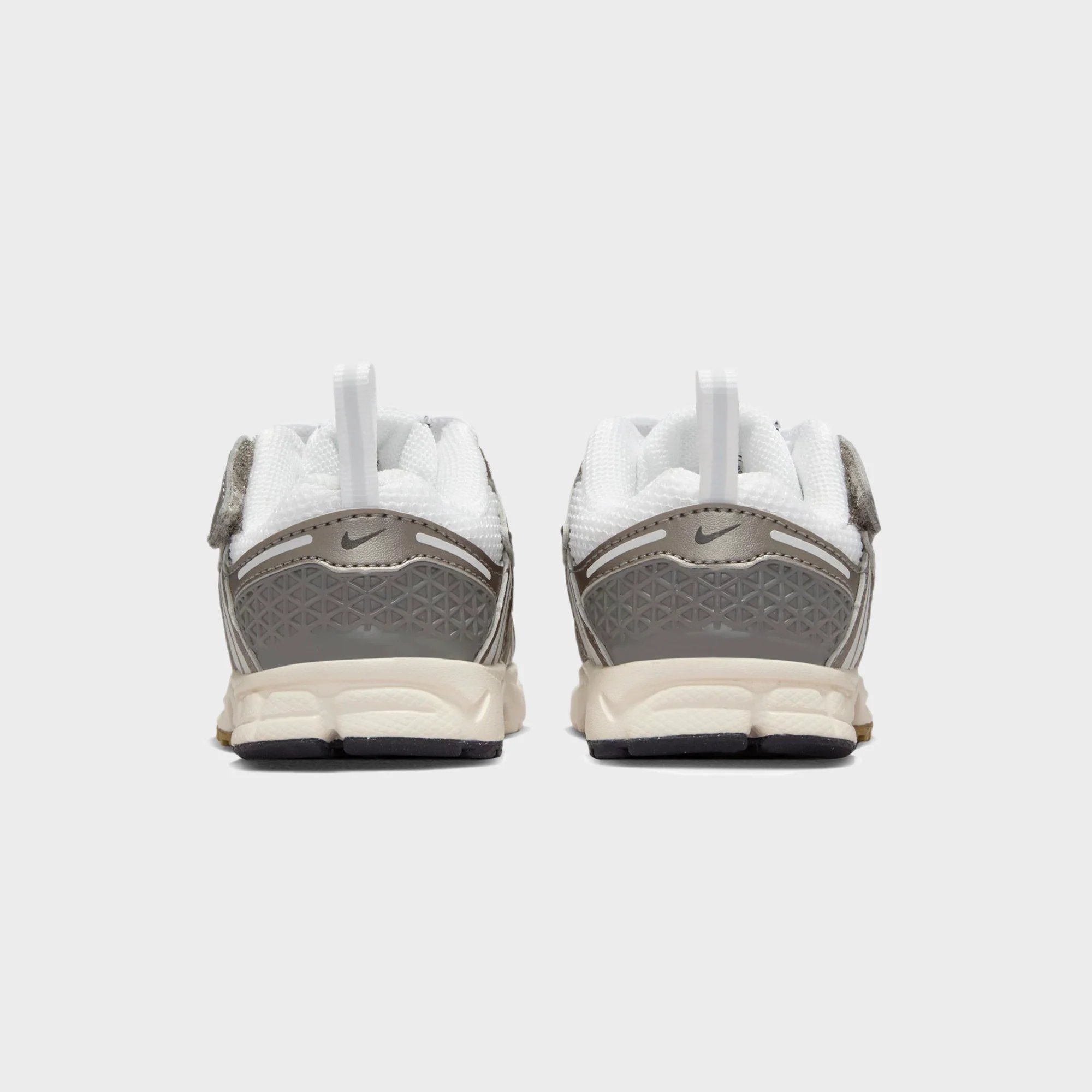 Nike TD Zoom Vomero 5 - Metallic Pewter / Medium Ash / Parachute Beige - Image 5
