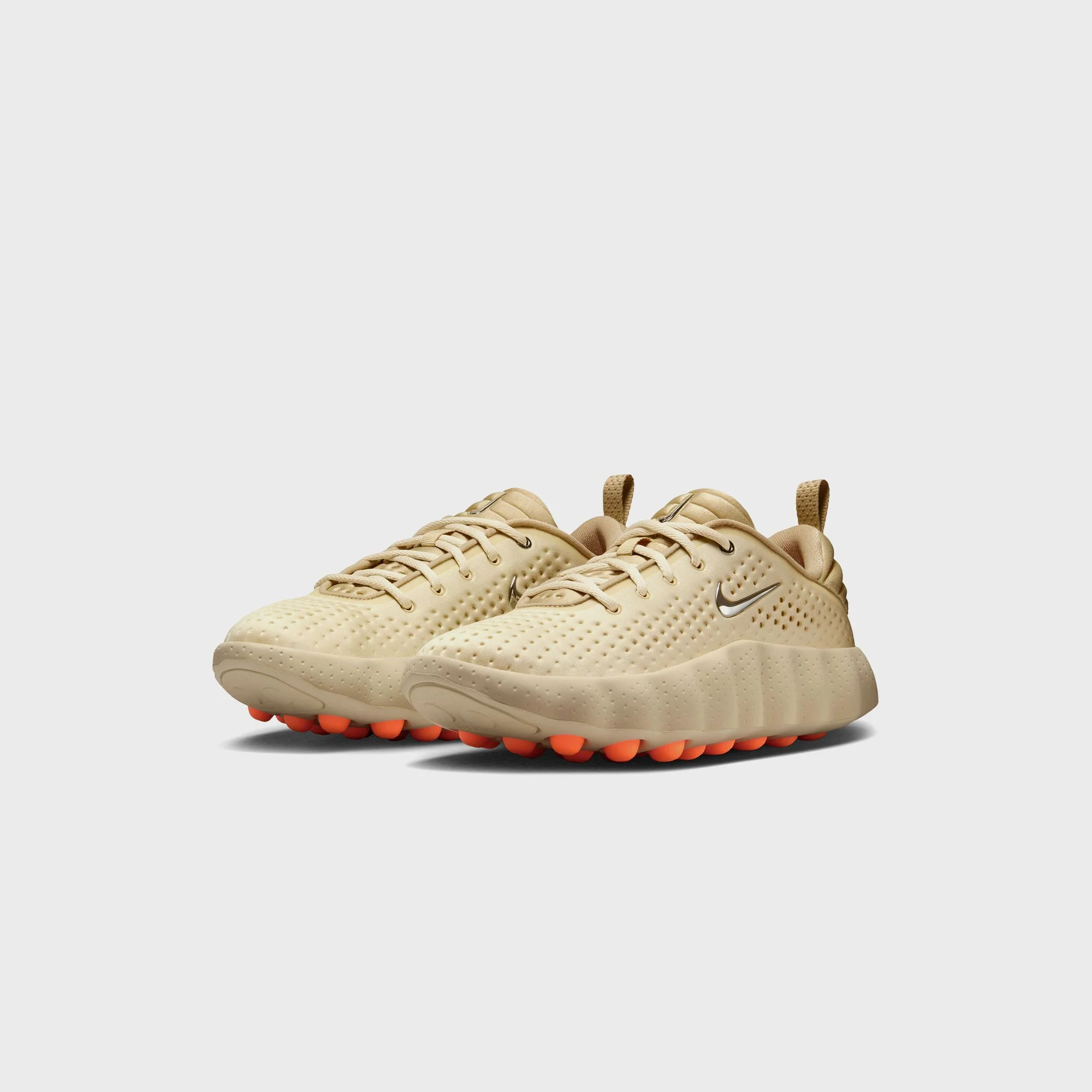 Nike Mind 002 - Light Khaki / Metallic Cool Grey / Desert Khaki / Hyper Crimson - Image 2