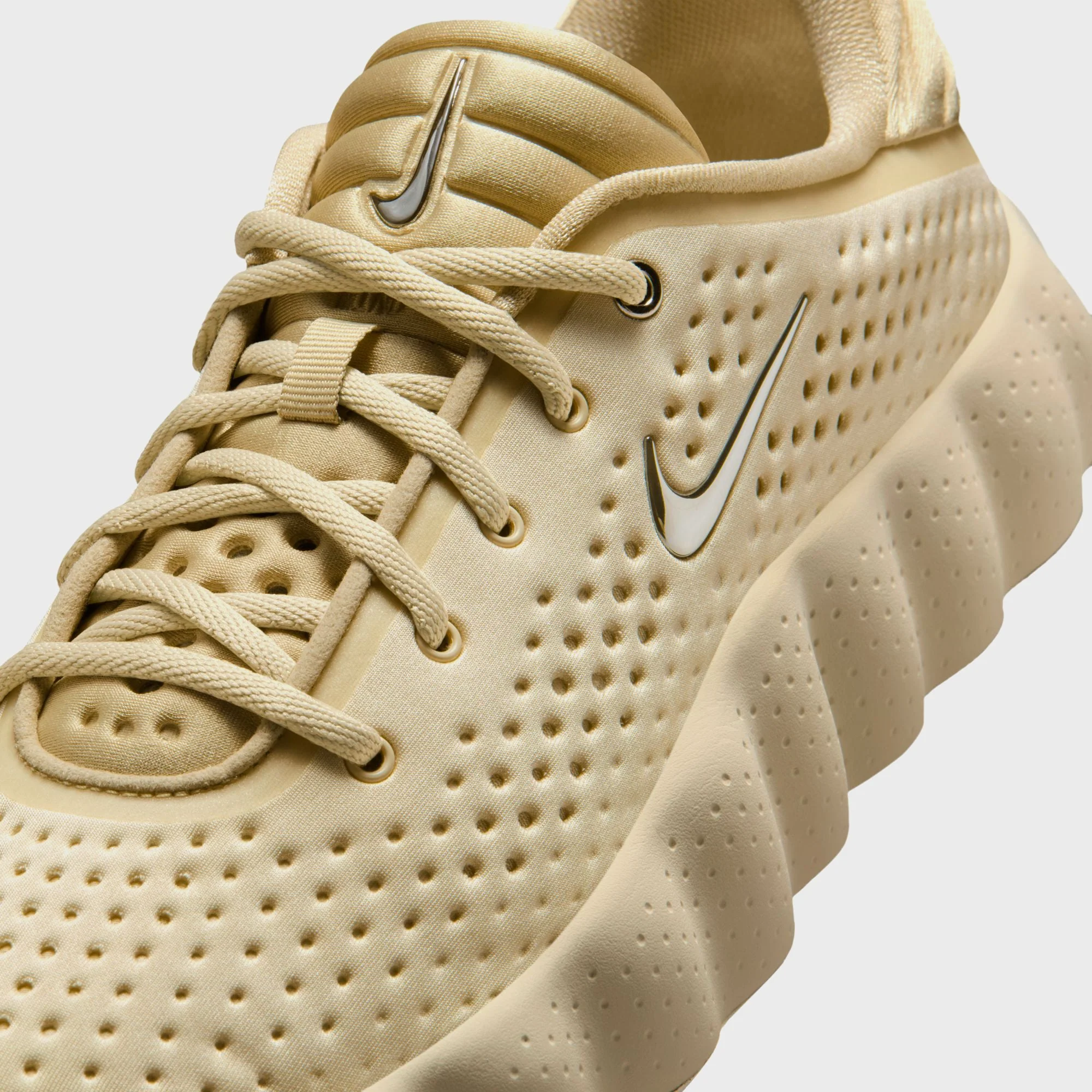 Nike Mind 002 - Light Khaki / Metallic Cool Grey / Desert Khaki / Hyper Crimson - Image 7
