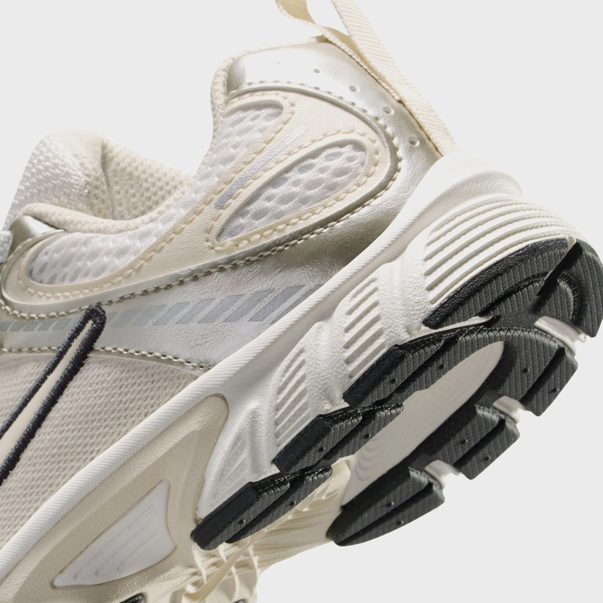 Nike PS V5 Rnr - Summit White / Light Orewood Brown / Sail / Black - Image 7