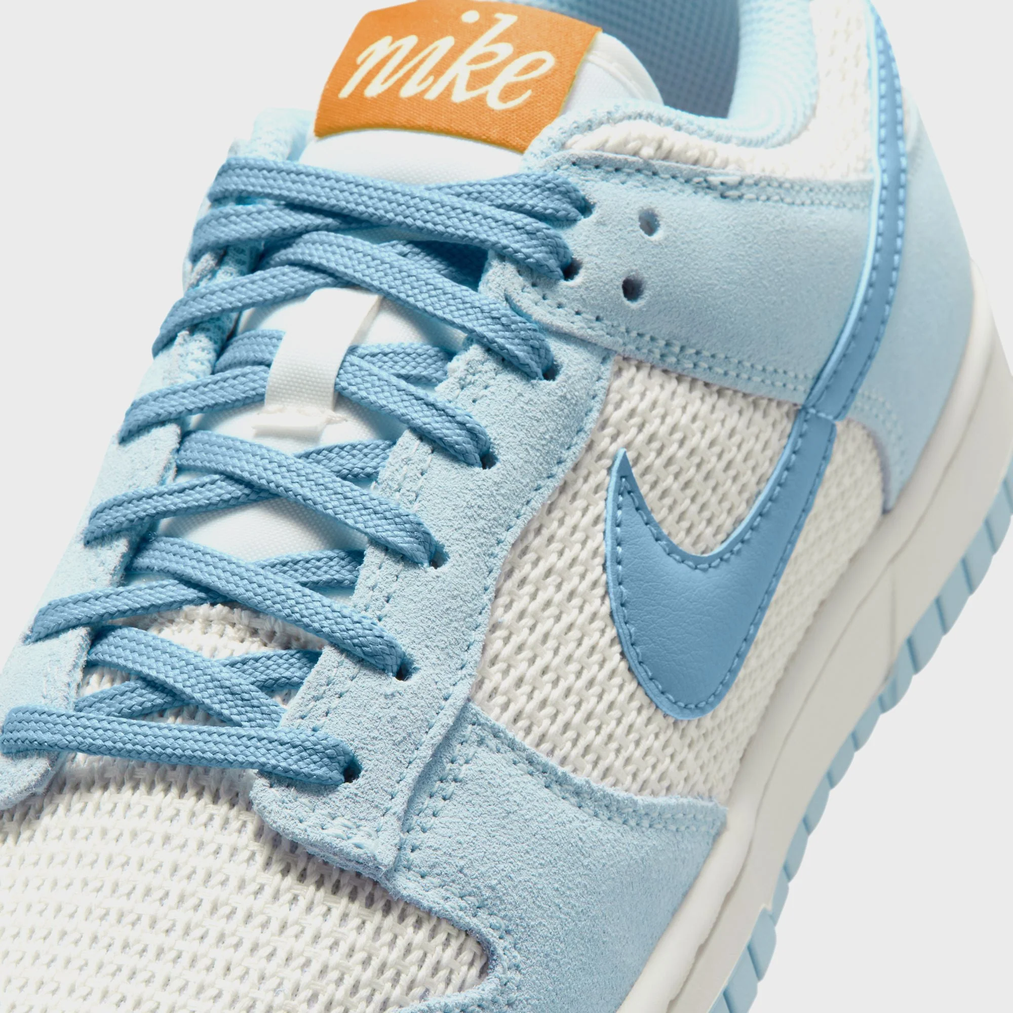 Nike WMNS Dunk Low SE - Sail / Work Blue / Hydrogen Blue - Image 6