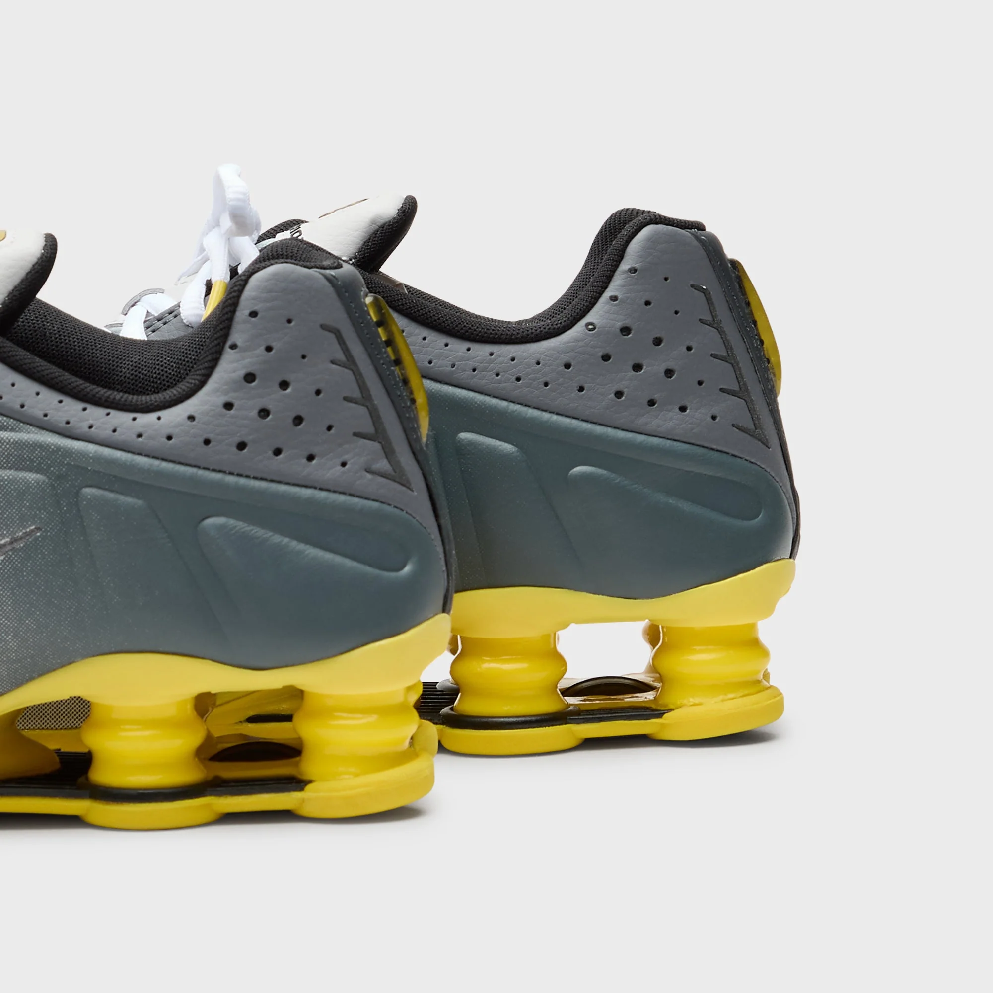 Nike Shox R4 SE - Vast Grey / Bright Citron / Light Graphite - Image 3