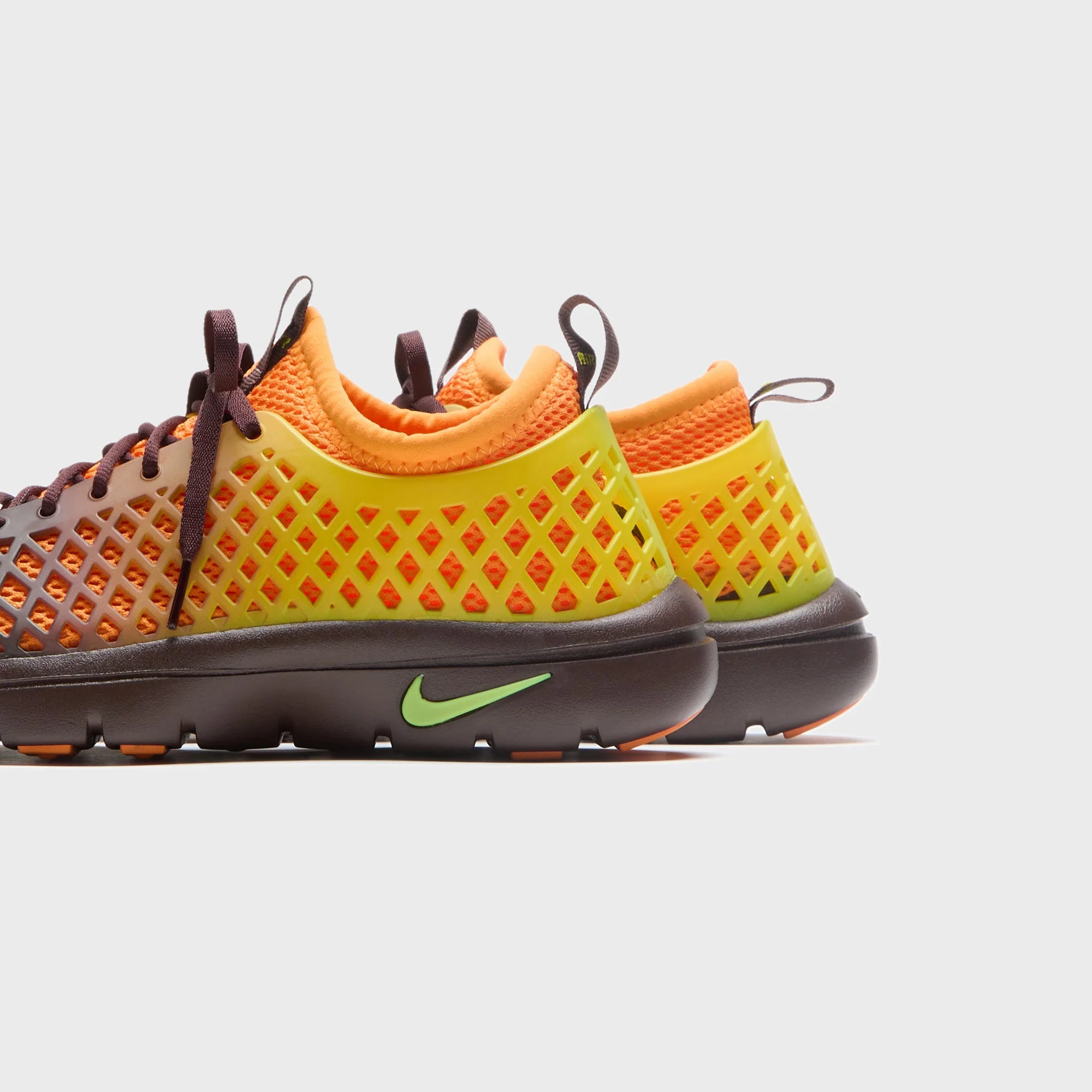Nike WMNS Rejuven8 Run OG SE - Bright Cactus / Bright Ceramic - Image 4