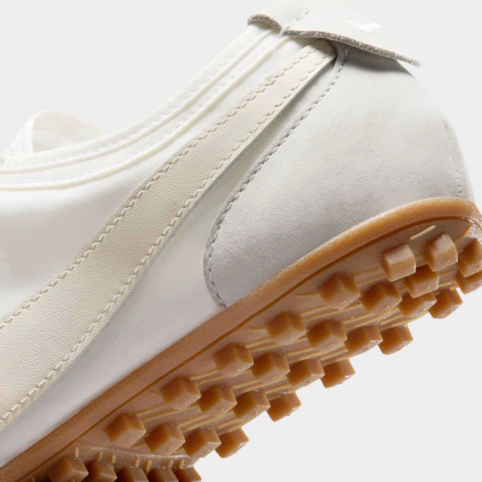 Nike WMNS Moon Shoe OG - Summit White / Gum Light Brown / Soft Pearl - Image 7