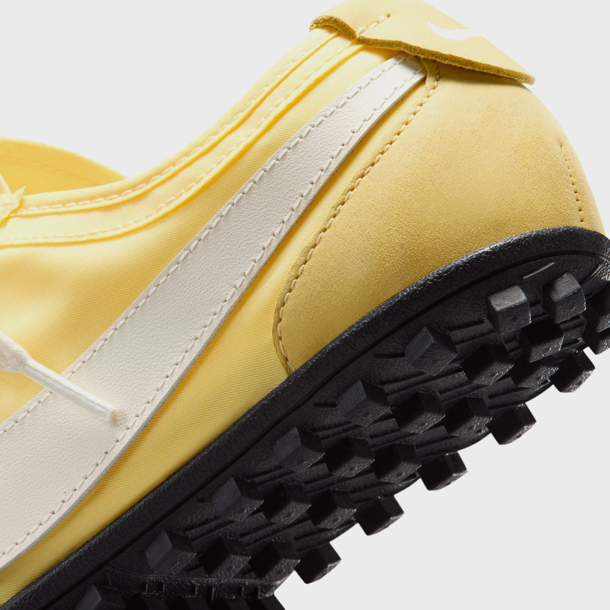 Nike WMNS Moon Shoe OG - Soft Yellow / Black / Soft Pearl - Image 7