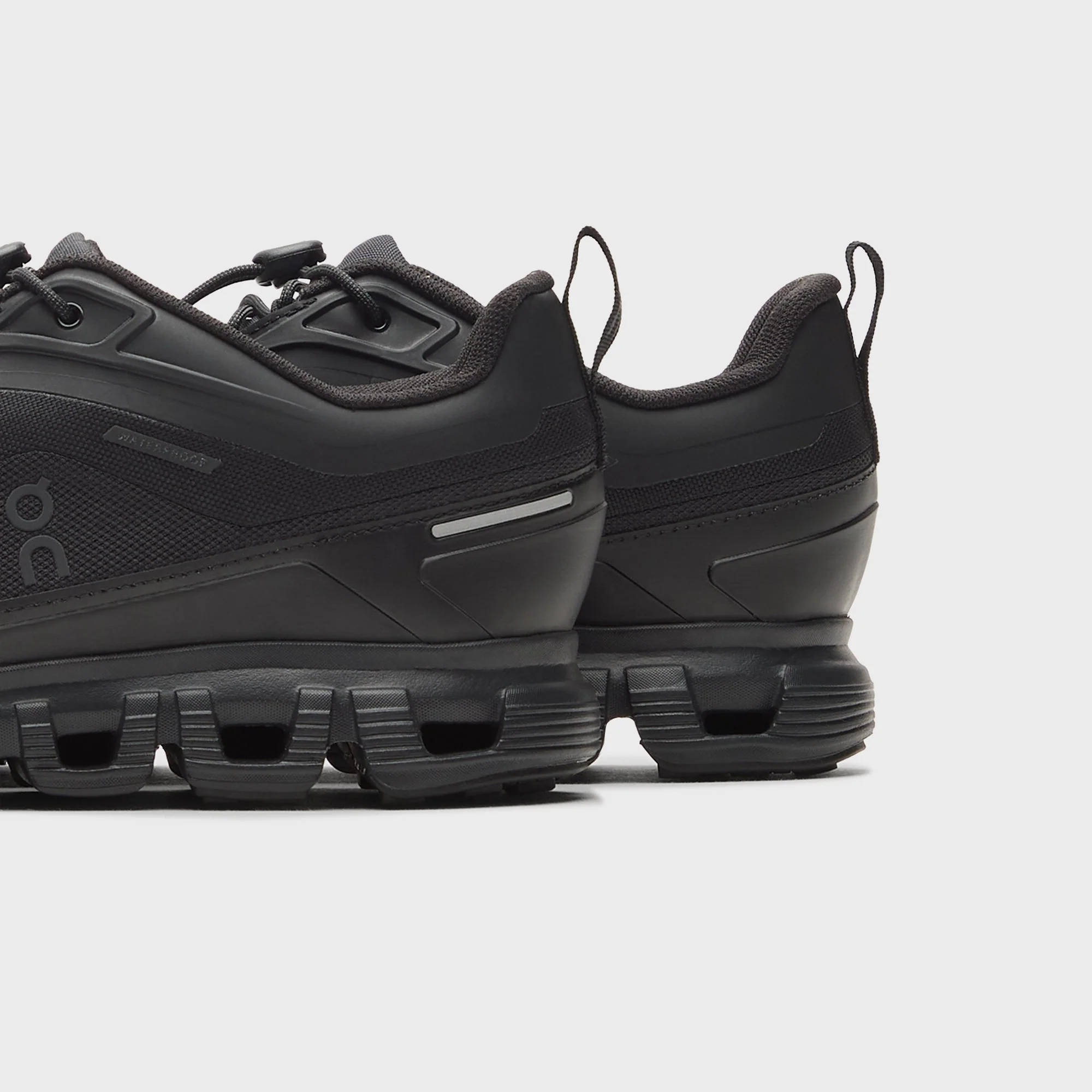 On Running Cloud 6 - Black / Black - Image 3