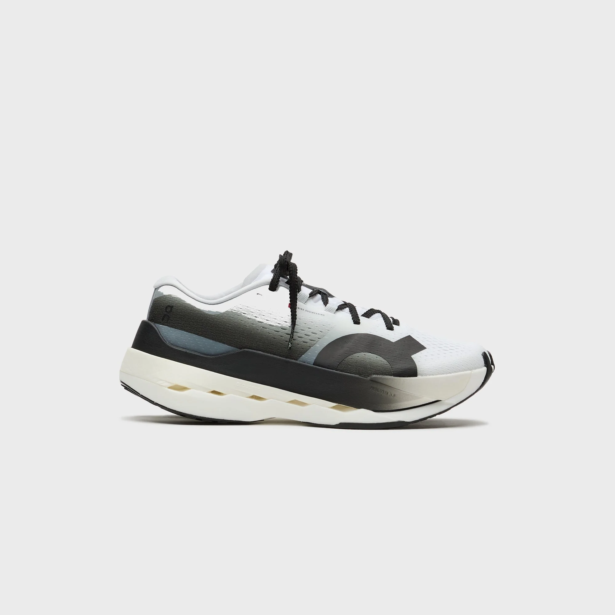 On Running WMNS Cloudboom Max - White / Black