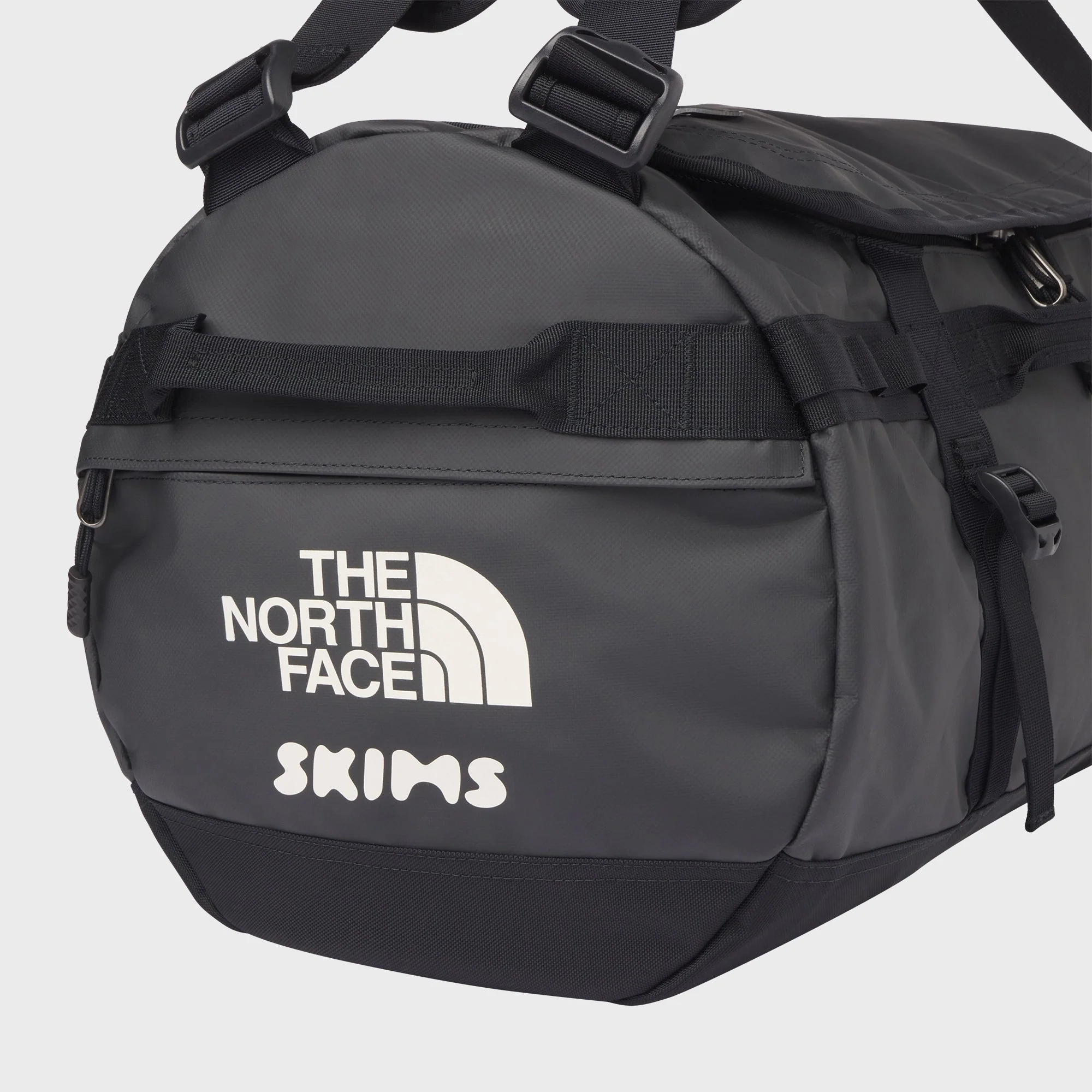 The North Face x SKIMS Small Base Camp Duffel - Onyx - Image 3